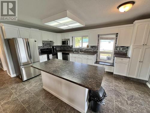 4842 Ten Mile Lake Road, Quesnel, BC - Indoor Photo Showing Kitchen With Double Sink