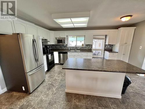 4842 Ten Mile Lake Road, Quesnel, BC - Indoor Photo Showing Kitchen