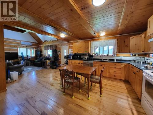 2301 Kersley-Dale Landing Road, Quesnel, BC - Indoor Photo Showing Kitchen