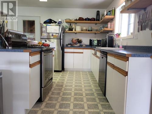 2301 Kersley-Dale Landing Road, Quesnel, BC - Indoor Photo Showing Kitchen