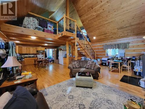 2301 Kersley-Dale Landing Road, Quesnel, BC - Indoor Photo Showing Living Room