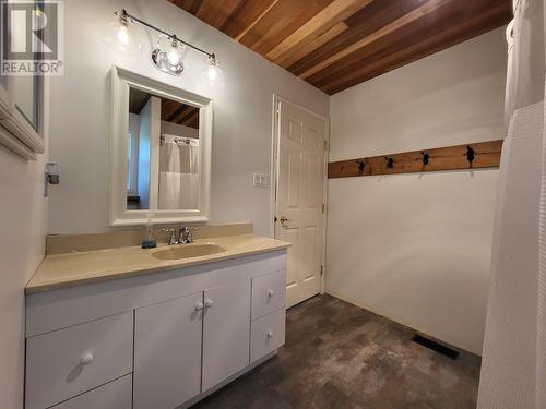 2301 Kersley-Dale Landing Road, Quesnel, BC - Indoor Photo Showing Bathroom