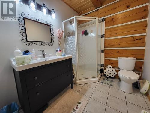 2301 Kersley-Dale Landing Road, Quesnel, BC - Indoor Photo Showing Bathroom