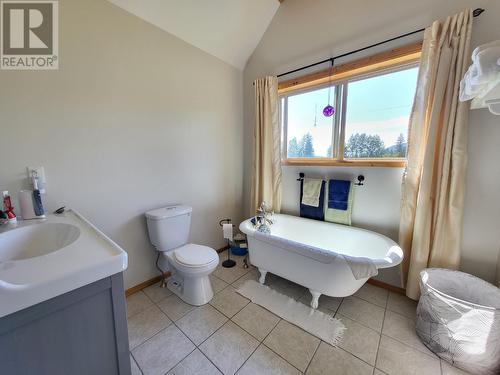 2301 Kersley-Dale Landing Road, Quesnel, BC - Indoor Photo Showing Bathroom