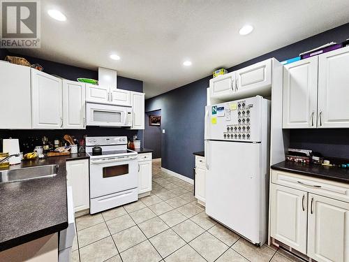 2134 Pine Street, Prince George, BC - Indoor Photo Showing Kitchen