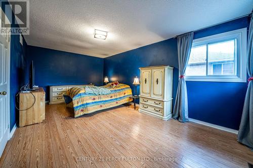 398 Cundles Road W, Barrie, ON - Indoor Photo Showing Bedroom