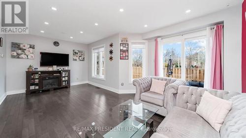 19 Quail Feather Crescent, Brampton, ON - Indoor Photo Showing Living Room