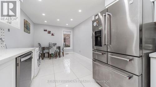 19 Quail Feather Crescent, Brampton, ON - Indoor Photo Showing Kitchen