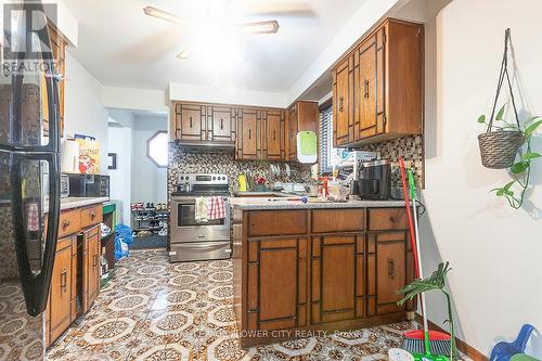 329 Hansen Road, Brampton, ON - Indoor Photo Showing Kitchen