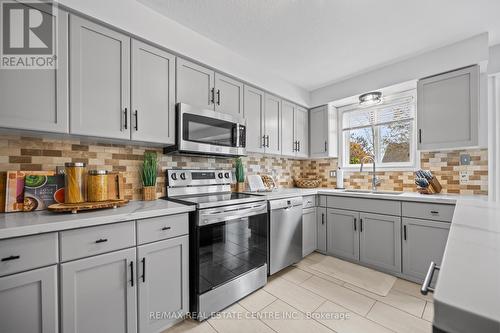 43 Marcy Crescent, Cambridge, ON - Indoor Photo Showing Kitchen With Double Sink