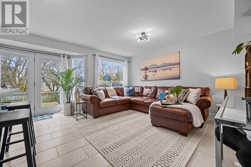 43 Marcy Crescent, Cambridge, ON - Indoor Photo Showing Living Room