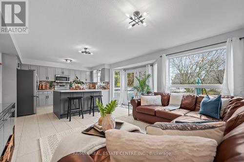 43 Marcy Crescent, Cambridge, ON - Indoor Photo Showing Living Room