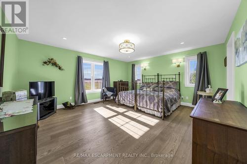 9230 South Chippawa Road, West Lincoln, ON - Indoor Photo Showing Bedroom