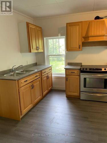 2798 Dingman Drive, London, ON - Indoor Photo Showing Kitchen With Double Sink