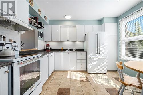 9 Monterey Drive, Ottawa, ON - Indoor Photo Showing Kitchen