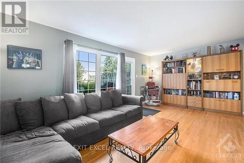 9 Monterey Drive, Ottawa, ON - Indoor Photo Showing Living Room