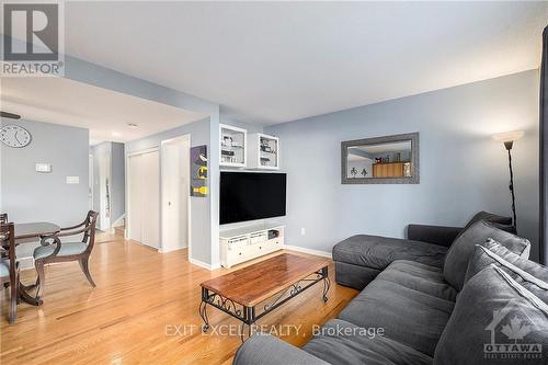 9 Monterey Drive, Ottawa, ON - Indoor Photo Showing Living Room