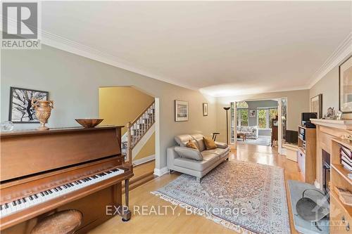 278 Bayswater Avenue, Ottawa, ON - Indoor Photo Showing Living Room