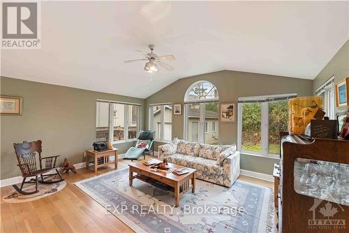 278 Bayswater Avenue, Ottawa, ON - Indoor Photo Showing Living Room