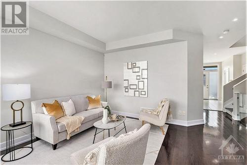 1304 Avenue P Avenue, Ottawa, ON - Indoor Photo Showing Living Room