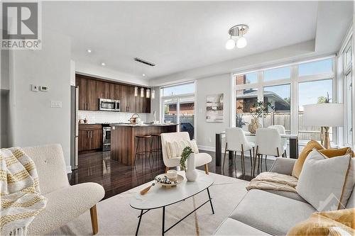 1304 Avenue P Avenue, Ottawa, ON - Indoor Photo Showing Living Room