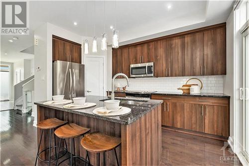 1304 Avenue P Avenue, Ottawa, ON - Indoor Photo Showing Kitchen With Upgraded Kitchen