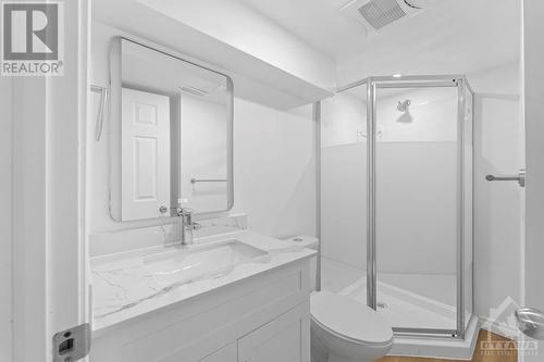 28 Fairhill Crescent, Ottawa, ON - Indoor Photo Showing Bathroom