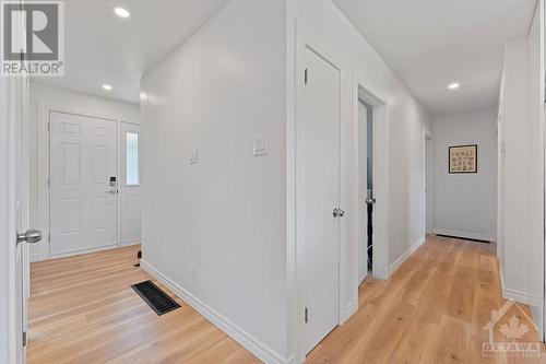 Hallway - 28 Fairhill Crescent, Ottawa, ON - Indoor Photo Showing Other Room