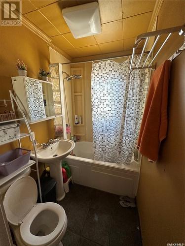 746 Montague Street, Regina, SK - Indoor Photo Showing Bathroom