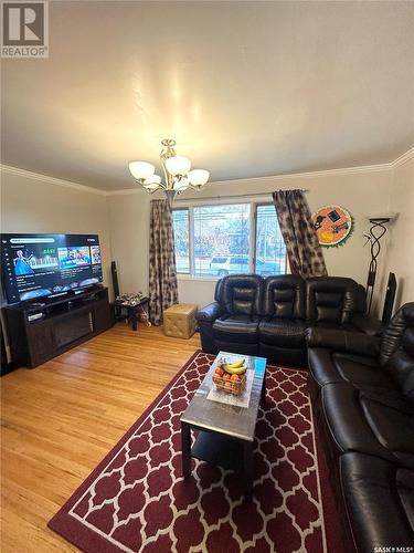 746 Montague Street, Regina, SK - Indoor Photo Showing Living Room