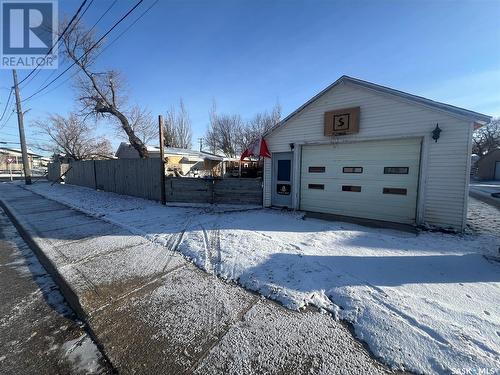 1306 South Railway Street E, Swift Current, SK - Outdoor