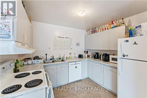 187 Alfred Street, Kingston (Central City East), ON - Indoor Photo Showing Kitchen With Double Sink