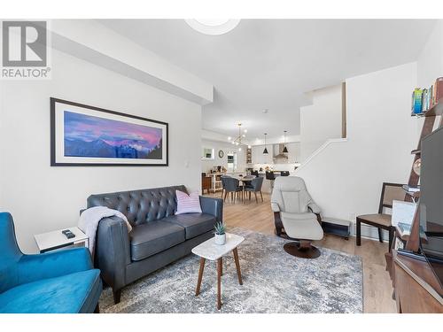 847 Morrison Avenue Unit# 1, Kelowna, BC - Indoor Photo Showing Living Room