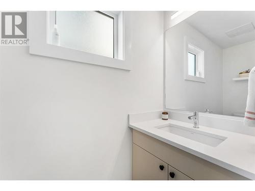 847 Morrison Avenue Unit# 1, Kelowna, BC - Indoor Photo Showing Bathroom