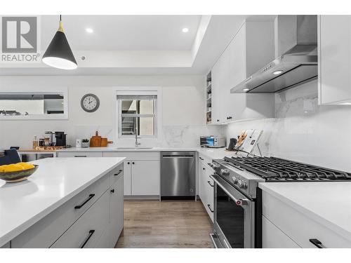 847 Morrison Avenue Unit# 1, Kelowna, BC - Indoor Photo Showing Kitchen With Upgraded Kitchen