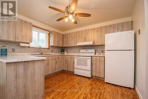 30 - 115 Mary Street W, Kawartha Lakes (Lindsay), ON - Indoor Photo Showing Kitchen