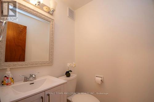 30 - 115 Mary Street W, Kawartha Lakes (Lindsay), ON - Indoor Photo Showing Bathroom