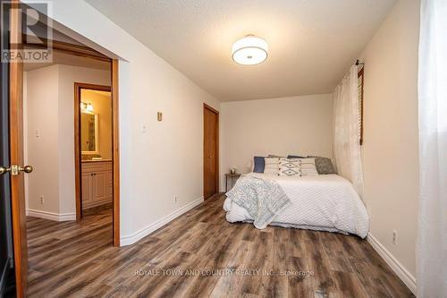 30 - 115 Mary Street W, Kawartha Lakes (Lindsay), ON - Indoor Photo Showing Bedroom