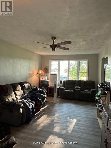 113 Anderson Drive, Kawartha Lakes, ON - Indoor Photo Showing Living Room