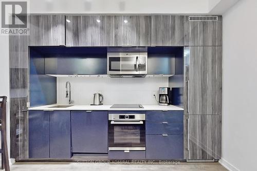 301 - 28 Avondale Avenue, Toronto, ON - Indoor Photo Showing Kitchen