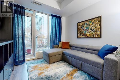 301 - 28 Avondale Avenue, Toronto, ON - Indoor Photo Showing Living Room