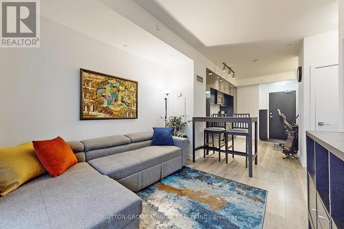 301 - 28 Avondale Avenue, Toronto, ON - Indoor Photo Showing Living Room