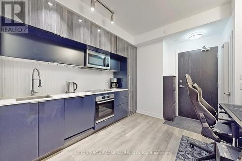 301 - 28 Avondale Avenue, Toronto, ON - Indoor Photo Showing Kitchen