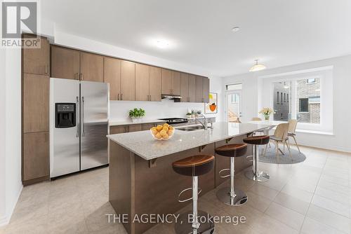 15 Aster Woods Drive, Caledon, ON - Indoor Photo Showing Kitchen With Upgraded Kitchen