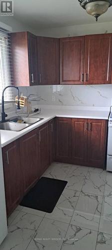 99 - 105 Hansen Road N, Brampton, ON - Indoor Photo Showing Kitchen