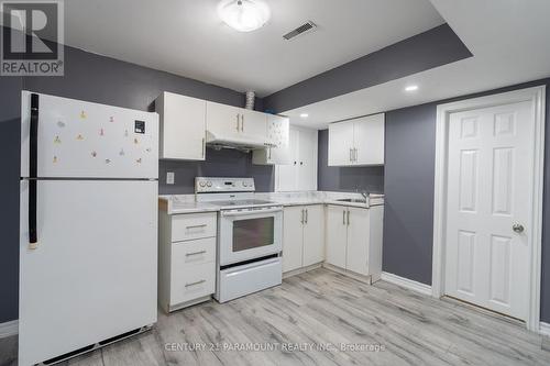 69 Narrow Valley Crescent, Brampton, ON - Indoor Photo Showing Kitchen