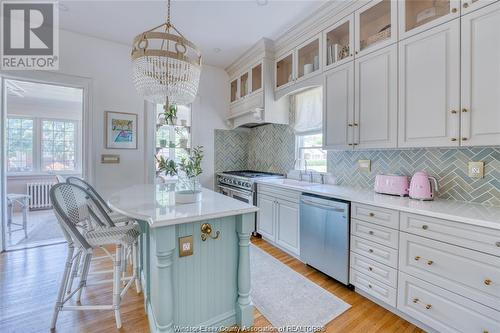 90 Main Street East, Kingsville, ON - Indoor Photo Showing Kitchen With Upgraded Kitchen