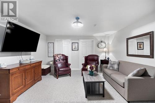 109 Crosswinds, Kingsville, ON - Indoor Photo Showing Living Room