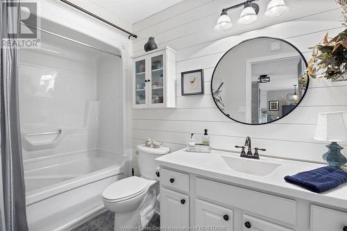 109 Crosswinds, Kingsville, ON - Indoor Photo Showing Bathroom