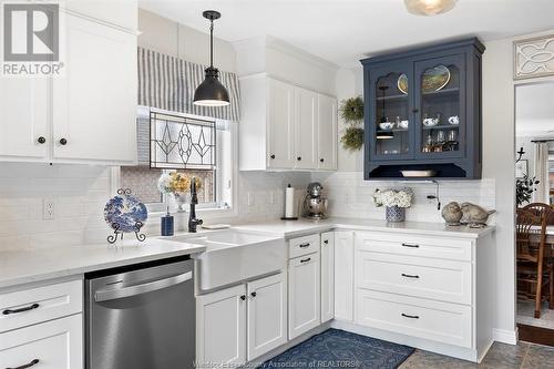 109 Crosswinds, Kingsville, ON - Indoor Photo Showing Kitchen With Upgraded Kitchen